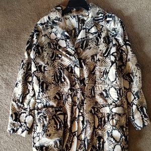 Ellen Tracy oversized jacket fits like a medium!